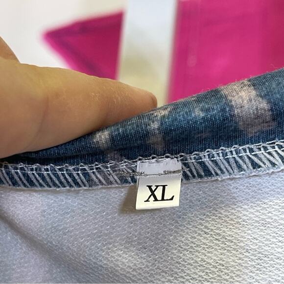 Watercolor Long Sleeve Shirt Thicker Material. Size XL. Excellent condition! - Picture 2 of 5